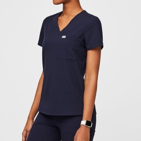 Figs Tops - Figs Catarina One-Pocket Scrub Top In Navy Size XS